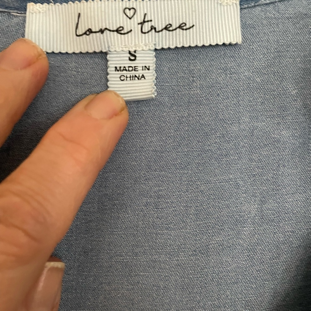 Lightweight chambray button down - Picture 4 of 6